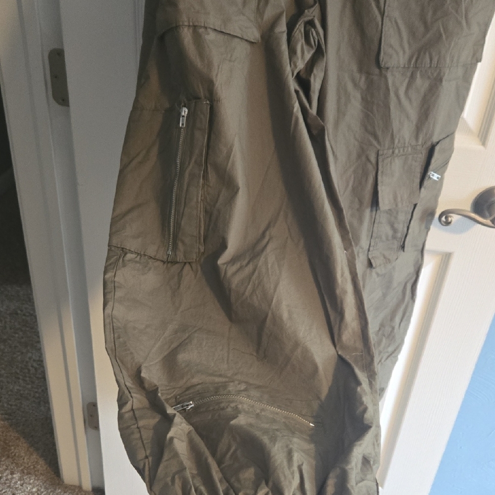 Women's Olive Cargo Joggers - Picture 4 of 9